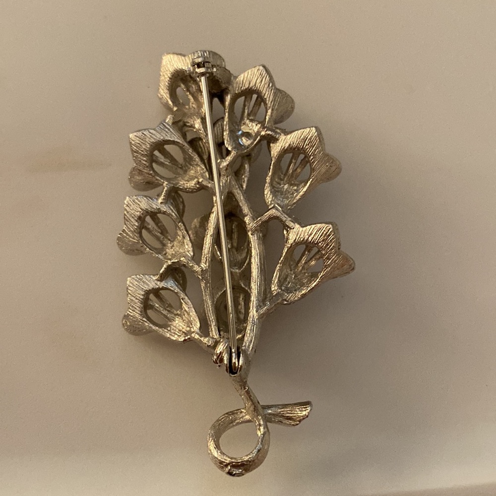 9 Vintage Floral Flower Themed Pins Brooches incl Sarah Coventry Avon Monet - Picture 11 of 16
